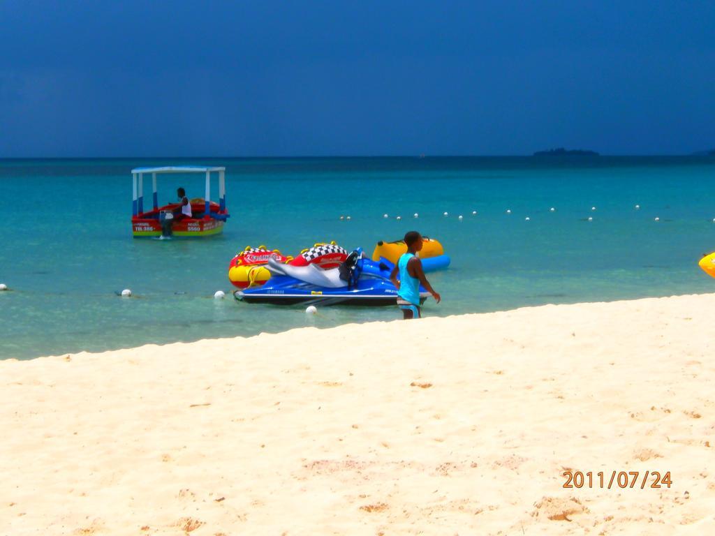Coral Seas Beach Negril Exterior photo