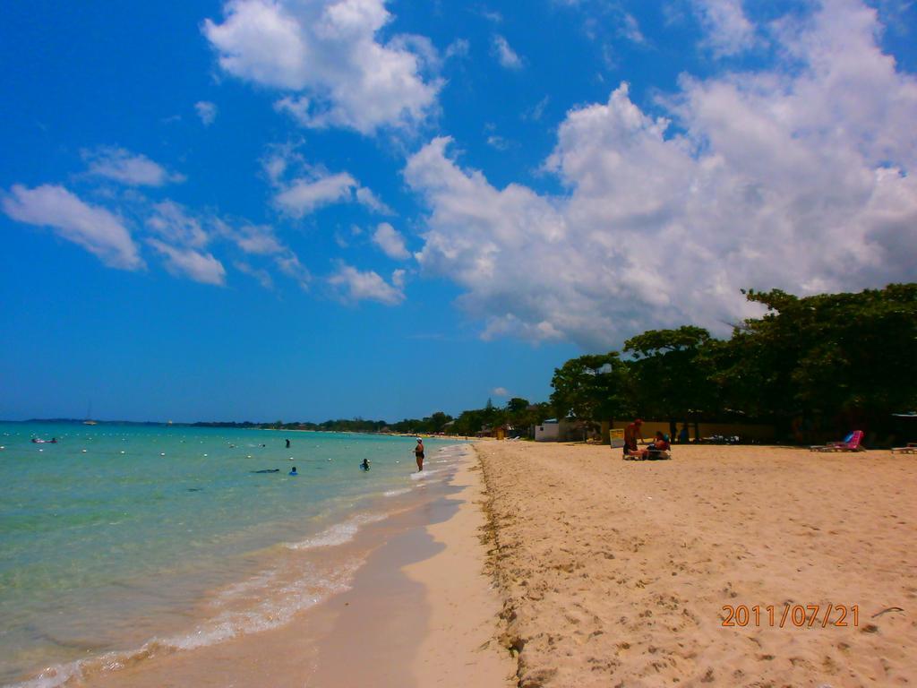 Coral Seas Beach Negril Exterior photo